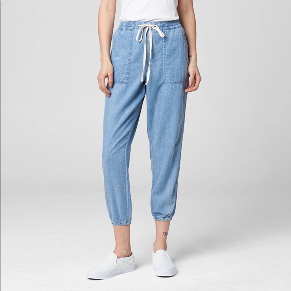 BLANK NYC - Loud Cloud Cropped Pants - Lightwash
